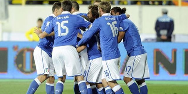 Review: Italia Mantapkan Langkah Menuju Brasil 2014