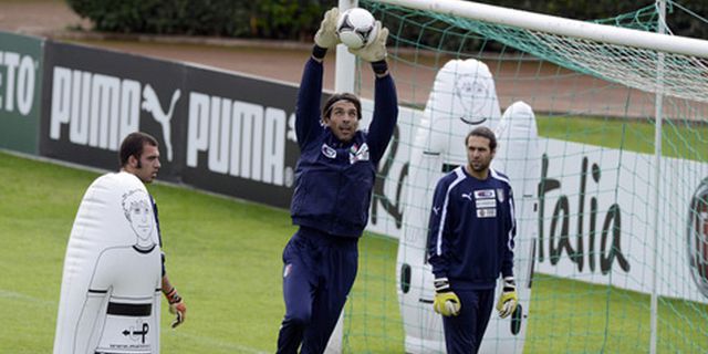 Juventus: Tak Ada Konspirasi Dalam Cedera Buffon Juventus: Tak Ada Konspirasi Dalam Cedera Buffon