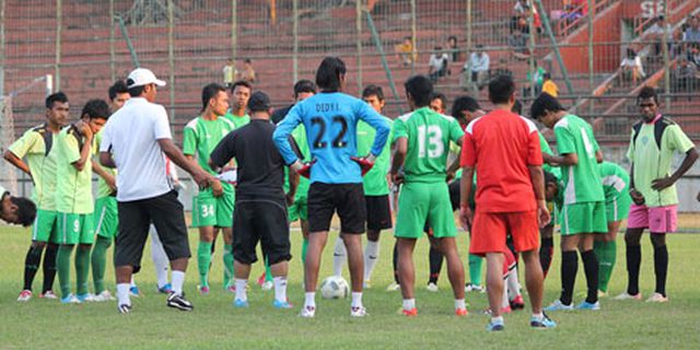 Penandatanganan Kontrak Pemain Persebaya Mundur Penandatanganan Kontrak Pemain Persebaya Mundur