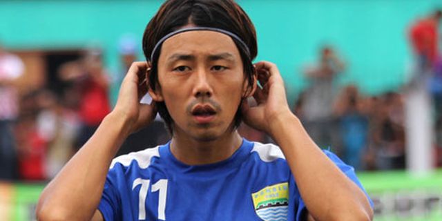 Dua Pemain Persib, Kenji dan Hariono Latihan Terpisah