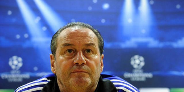 Pimpin Schalke Menang, Stevens Tetap Favoritkan Arsenal