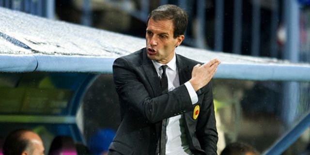 Allegri Balas Kritikan Publik