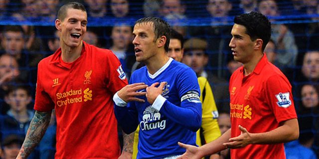 Glen Johnson Tertawakan Usaha Diving Phil Neville