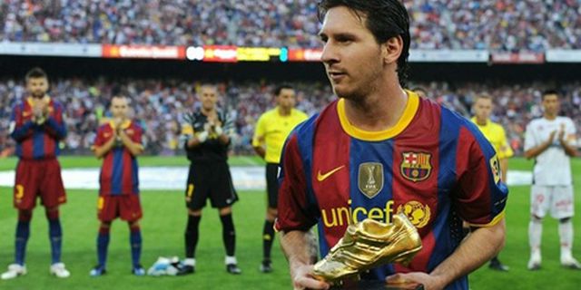 Messi Akan Terima Sepatu Emas Dari Luis Suarez Messi Akan Terima Sepatu Emas Dari Luis Suarez