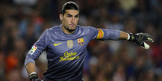 Kiper Barca Berdarah Dilempari Penonton Kiper Barca Berdarah Dilempari Penonton