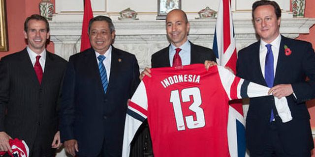 Di Inggris, SBY Dihadiahi Kostum Khusus Arsenal
