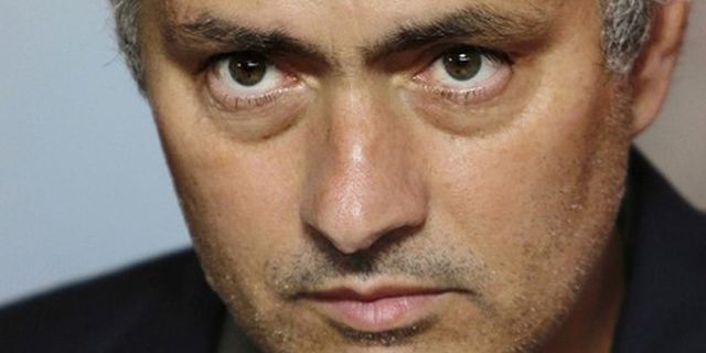 'Mourinho Lindungi Tim Dari Serangan Luar'