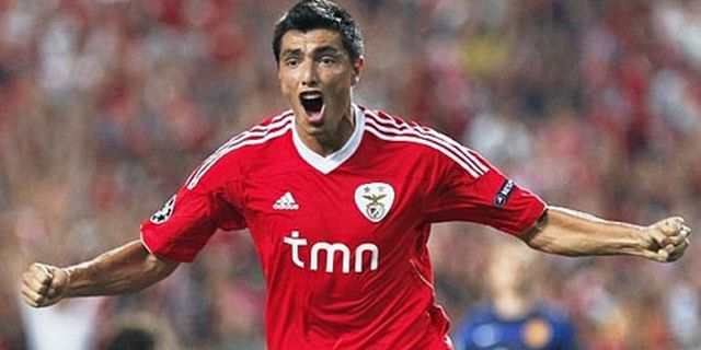 Cardozo Diperebutkan Juve dan Fiorentina