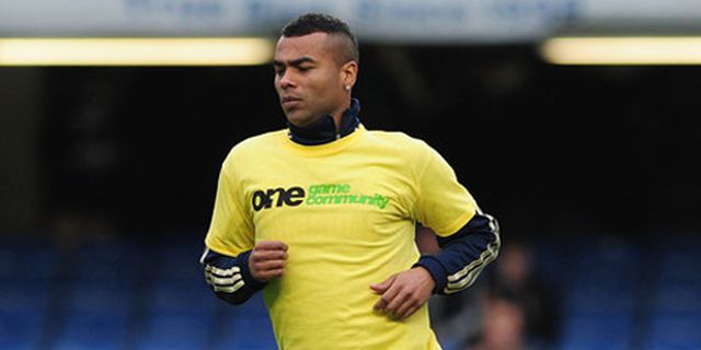 'Ashley Cole Akan Tertarik Tim dan Uang PSG'