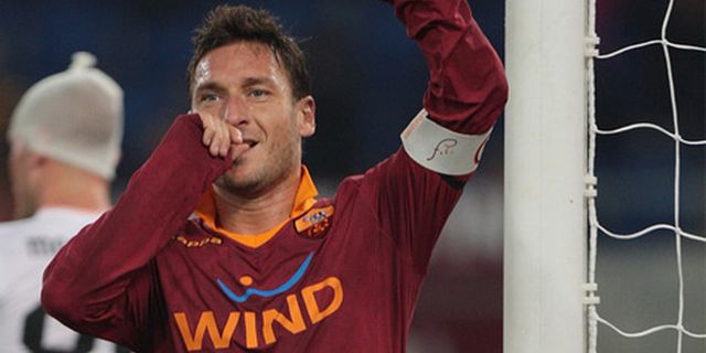 Totti dan De Rossi Tampil di Derby Roma