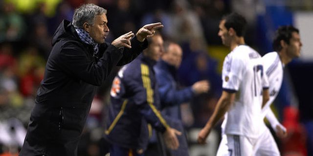 Mourinho Keluhkan Kondisi Lapangan Mourinho Keluhkan Kondisi Lapangan