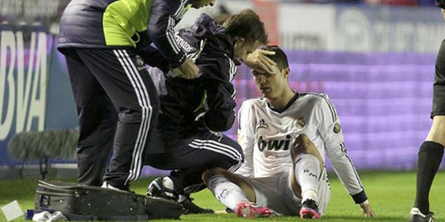 Siku Navarro Mendarat di Wajah Ronaldo Siku Navarro Mendarat di Wajah Ronaldo