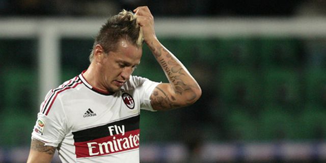 Arsenal Inginkan Ricky Alvarez dan Mexes