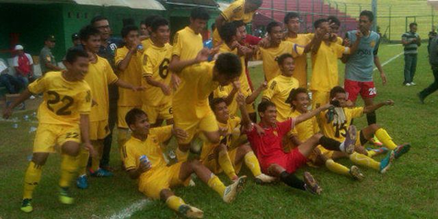 PSDS Rebut Piala Soeratin 2012