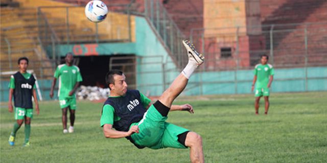 Pekan Ini Persebaya Putuskan Nasib Goran Gancev