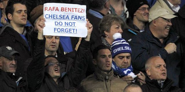Fans Chelsea Mau Permintaan Maaf Benitez Fans Chelsea Mau Permintaan Maaf Benitez