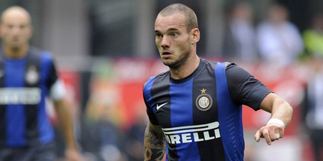 Berlusconi Jawab Rumor Pembajakan Sneijder Berlusconi Jawab Rumor Pembajakan Sneijder