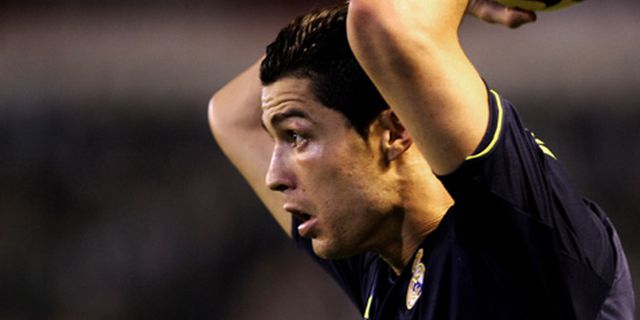 Agen Tawarkan Ronaldo dan Falcao ke PSG