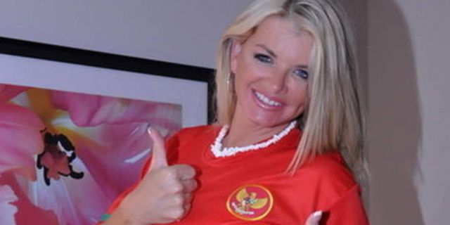 Spesial Dari Vicky Vette Untuk Andik Vermansyah Spesial Dari Vicky Vette Untuk Andik Vermansyah