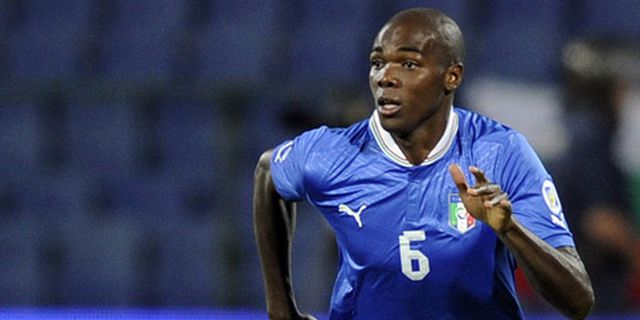 United Tak Berhenti Pantau Ogbonna