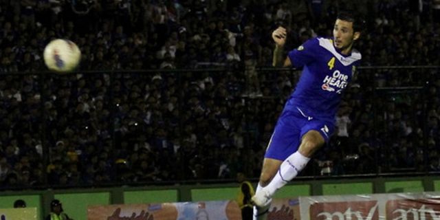 Persib Gasak Persegres 2-0