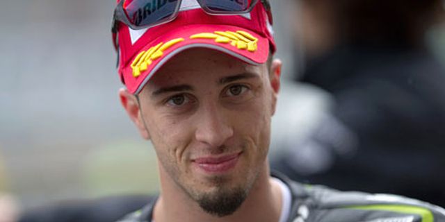 Kalahkan Rossi, Dovizioso Juarai Supermoto Simoncelli