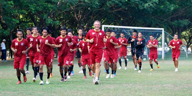 Hujan Disertai Kilat Hentikan Latihan PSM