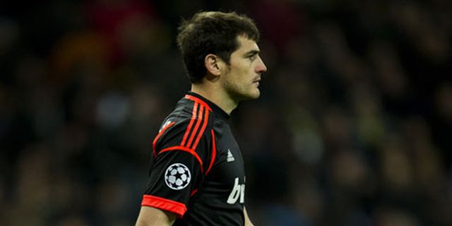 Demi La Decima, Casillas Rela Barca Juara La Liga Demi La Decima, Casillas Rela Barca Juara La Liga
