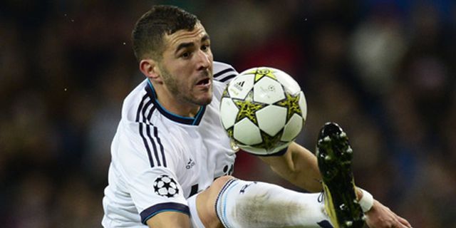 Benzema Pemain Terbaik Prancis 2012