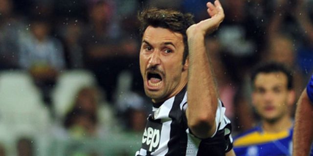 Vucinic Pemain Terbaik Montenegro 2012