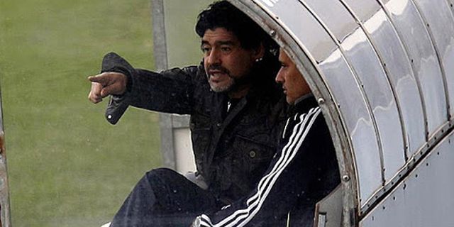 Maradona: Mourinho Pelatih Kelas Dunia!