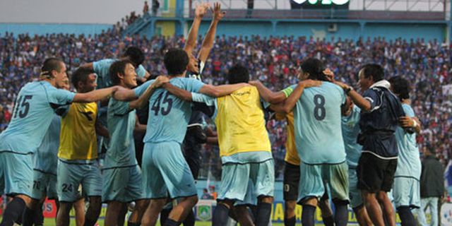 Piala Gubernur Jatim: Bekuk Arema, Persela Pertahankan Gelar Piala Gubernur Jatim: Bekuk Arema, Persela Pertahankan Gelar