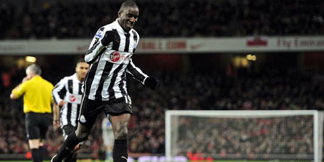 Rafa Benitez Dukung Chelsea Boyong Demba Ba