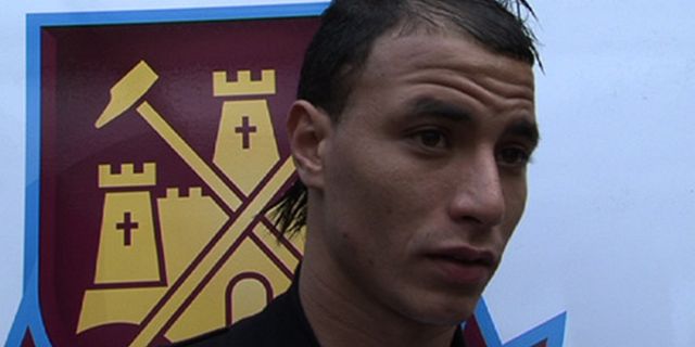 Resmi: West Ham Pinjam Chamakh Dari Arsenal Resmi: West Ham Pinjam Chamakh Dari Arsenal