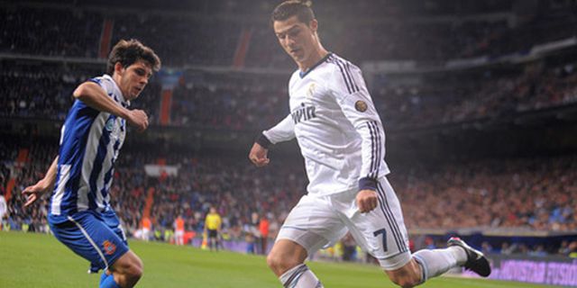 Sepatu Baru Ronaldo Yang Keren Tapi Penuh Misteri Sepatu Baru Ronaldo Yang Keren Tapi Penuh Misteri