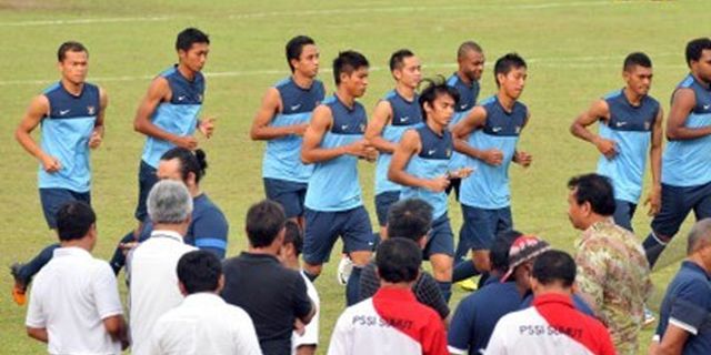 Daniel Womsiwor Mendapat Restu Rektor Uncen Latih Timnas