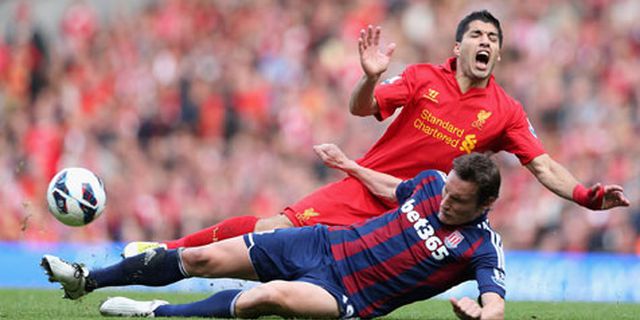Suarez Akui Diving Lawan Stoke Suarez Akui Diving Lawan Stoke