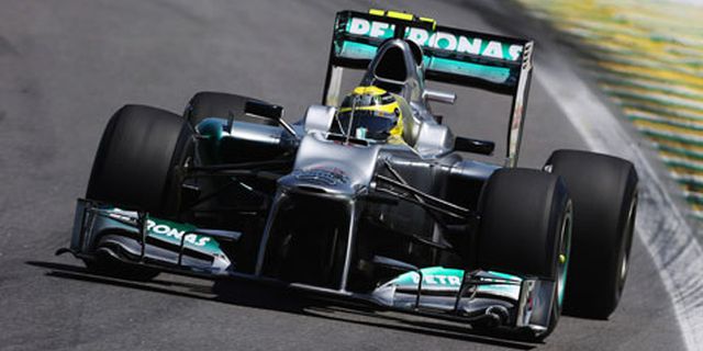 Mercedes Luncurkan W04 Sehari Sebelum Uji Coba