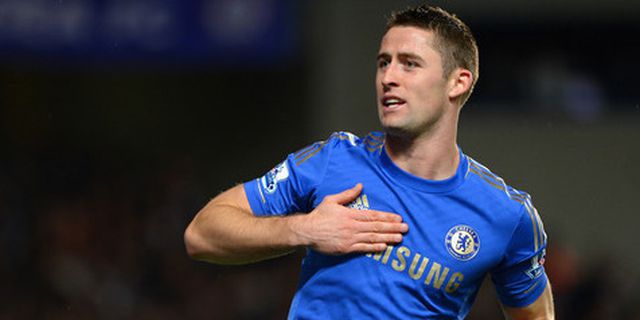 Cahill Enggan Menyerah Pada Duo Manchester