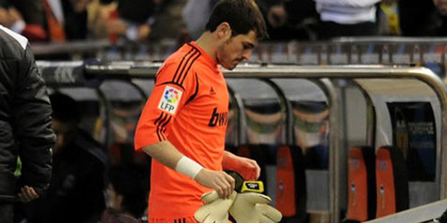 Casillas Tinggalkan Pertandingan Karena Cedera