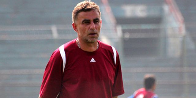 Persebaya Belum Pikirkan Pengganti Miroslav Janu