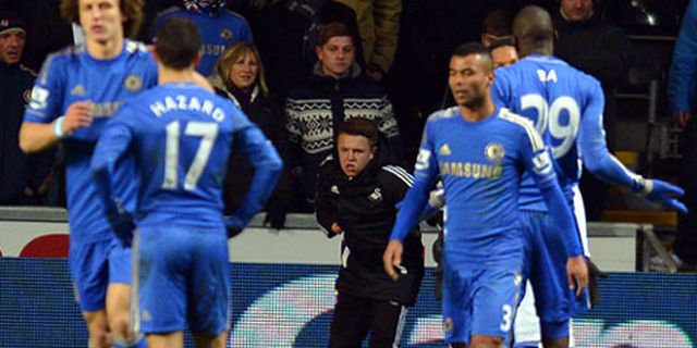 'Ballboy Swansea Meniru Drogba'