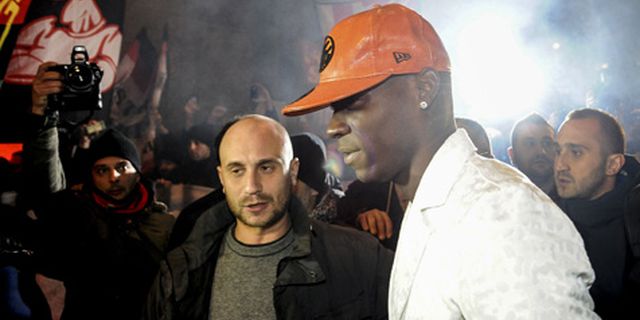 Tiba di Milan, Balotelli Langsung Bikin Kekacauan Tiba di Milan, Balotelli Langsung Bikin Kekacauan