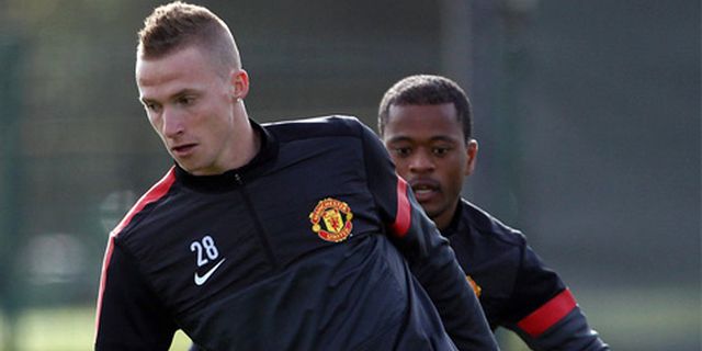 Evra Bersedia Jadi Mentor Buttner di Old Trafford