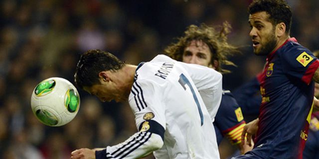 Alves: Wasit Tak Berani Mengkartu Ronaldo Alves: Wasit Tak Berani Mengkartu Ronaldo