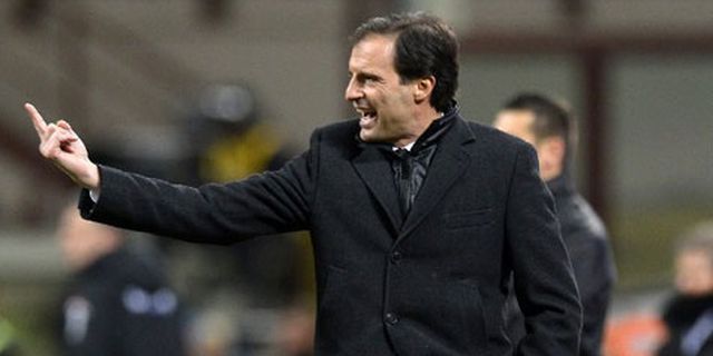 Allegri: Itu Bukan Penalti Allegri: Itu Bukan Penalti
