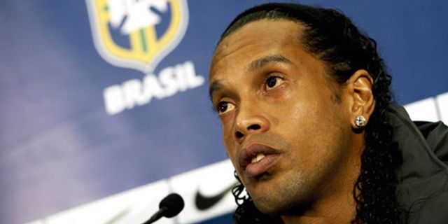 Ronaldinho Terkejut Kembali Dipanggil Brasil Ronaldinho Terkejut Kembali Dipanggil Brasil