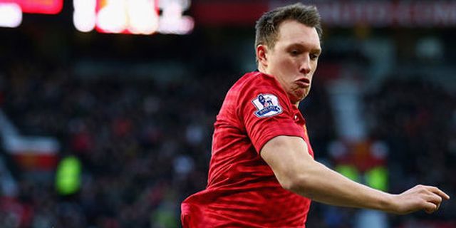 Terserang Virus, Phil Jones Absen Lawan Madrid?