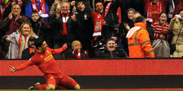 Nyanyian 'YNWA' di Anfield Buat Suarez Bertahan