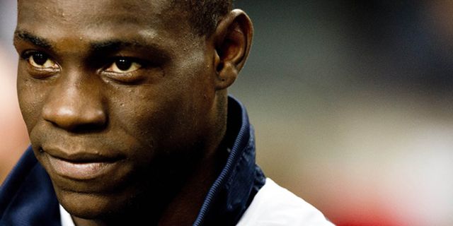 Video: Balotelli Incar Dua Astronot Belanda Video: Balotelli Incar Dua Astronot Belanda